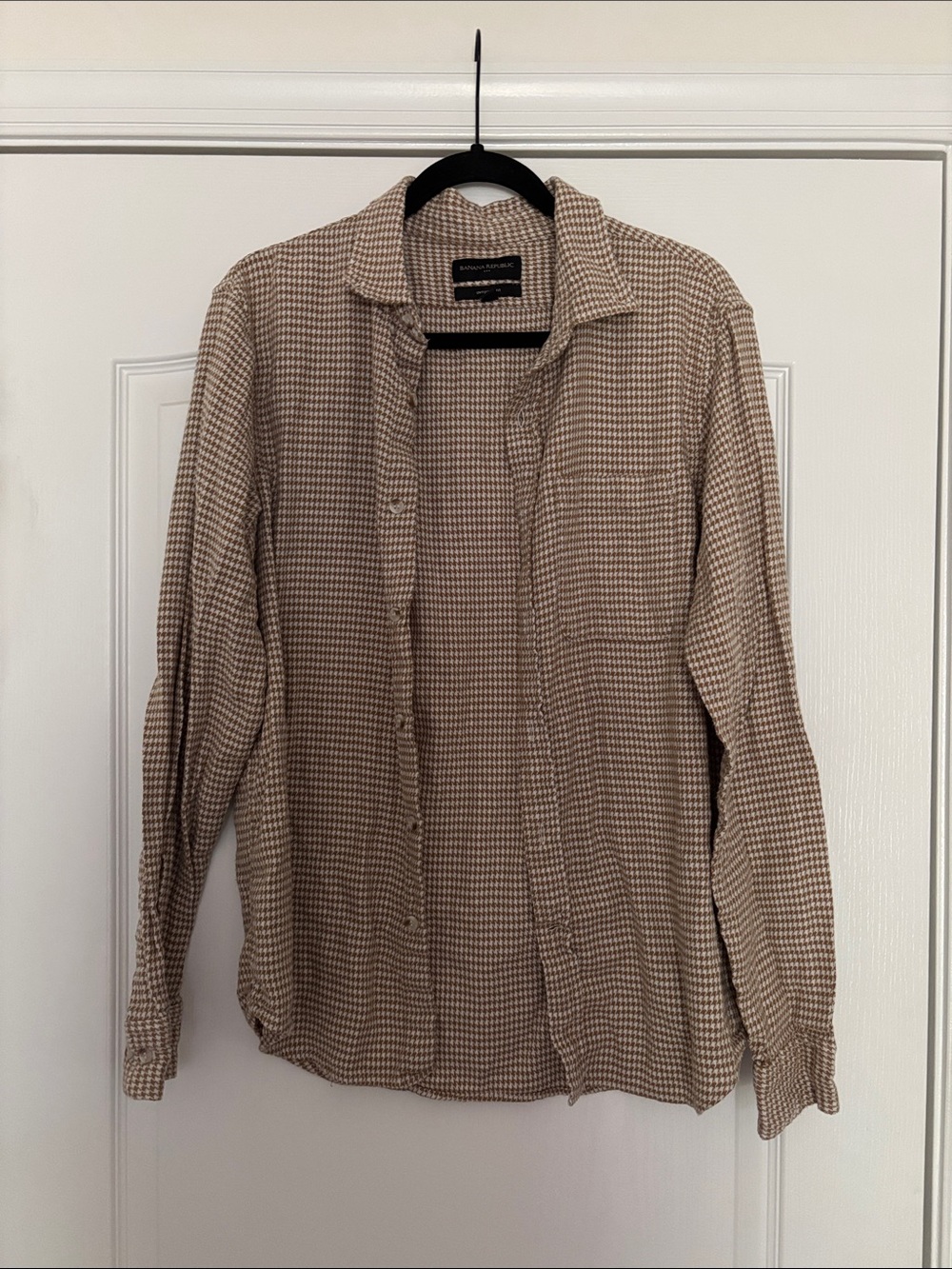 Banana Republic Beige Houndstooth Button-Down Shirt